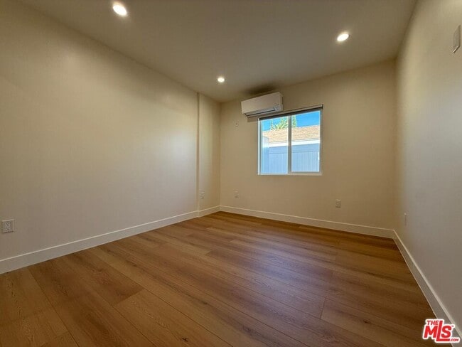 Foto del edificio - 19055 Gledhill St