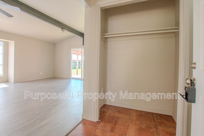 Building Photo - 501 N Peniel Ave