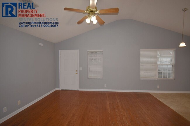 Foto del edificio - Adorable 2 bedroom 2 bath home in Murfreesboro! Attached garage!