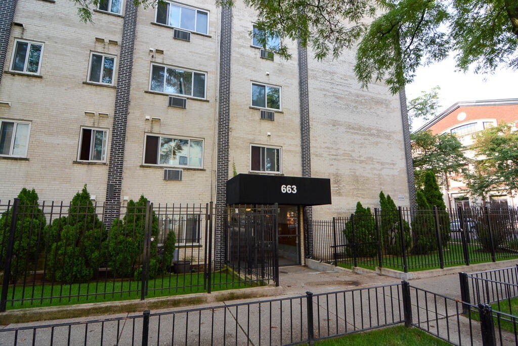 Foto principal - 663 W Grace St