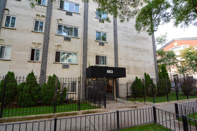 Building Photo - 663 W Grace St