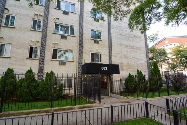 Building Photo - 663 W Grace St