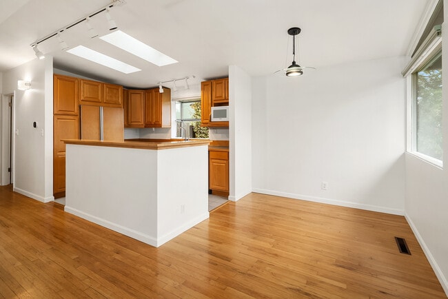 Building Photo - 9746 46th Ave NE