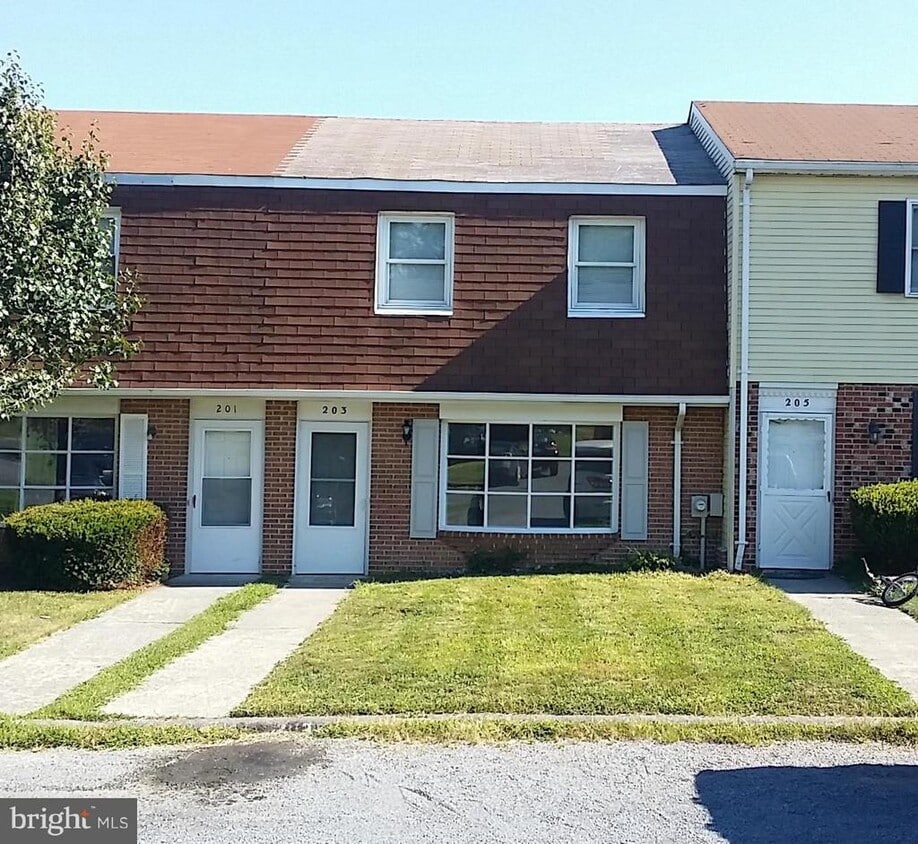 Primary Photo - 203 Ash Hollow Dr