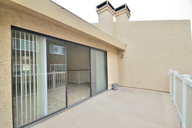 Building Photo - 611 N Irena Ave