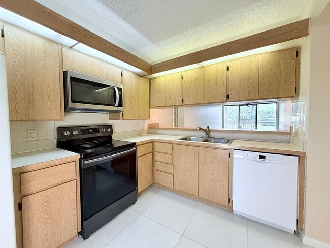 Foto del edificio - 2621 Village Blvd