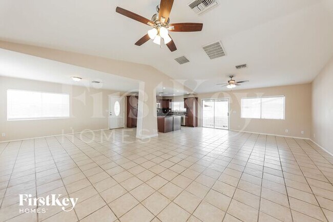 Foto del edificio - 11740 N 80th Dr