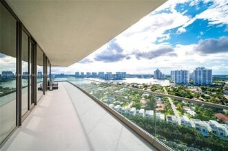 Building Photo - 18975 Collins Ave