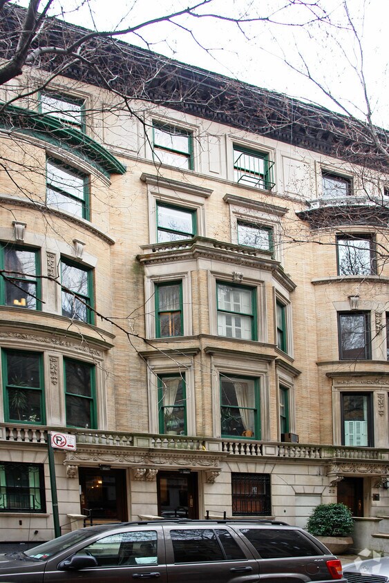 Building Photo - 20 W 68th St