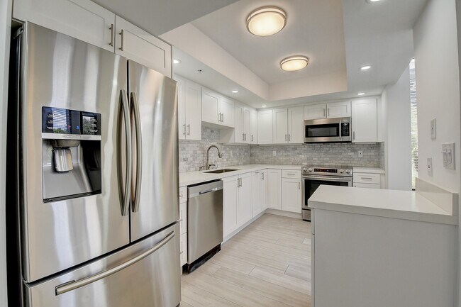 Foto del edificio - 7738 Lakeside Blvd
