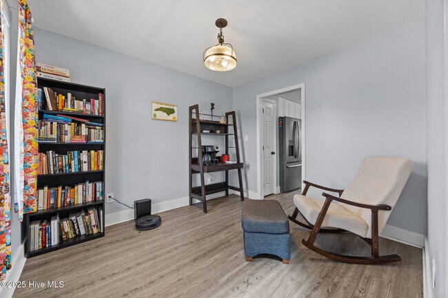 Building Photo - 203 Reid Ct S