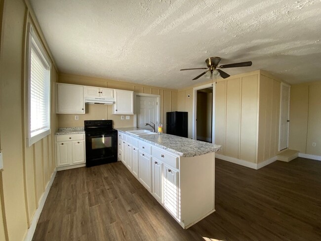 Building Photo - Studio Home located in Rogersville, TN