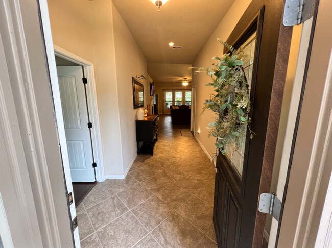 Foto del edificio - 222 Overland Trace Dr