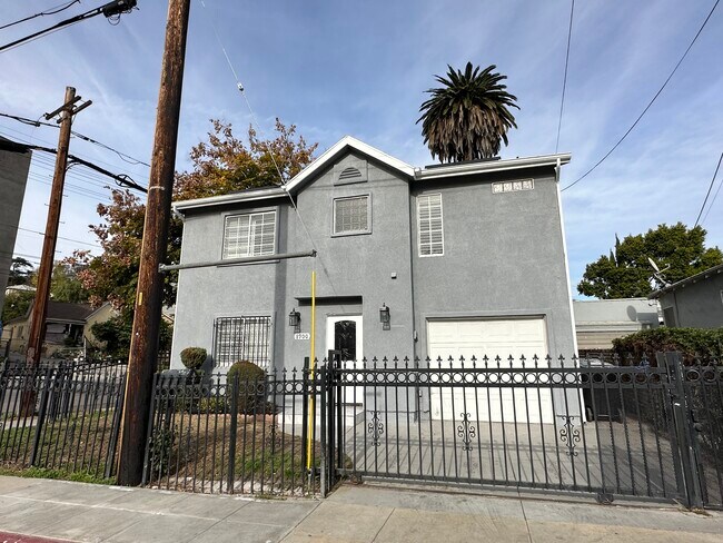 Gated Driveway - 1900 Echo Park Ave