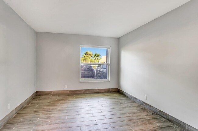 Foto del edificio - 480 NW 20th St