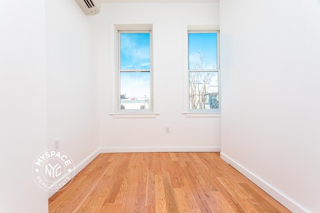 Building Photo - 285 Troutman St
