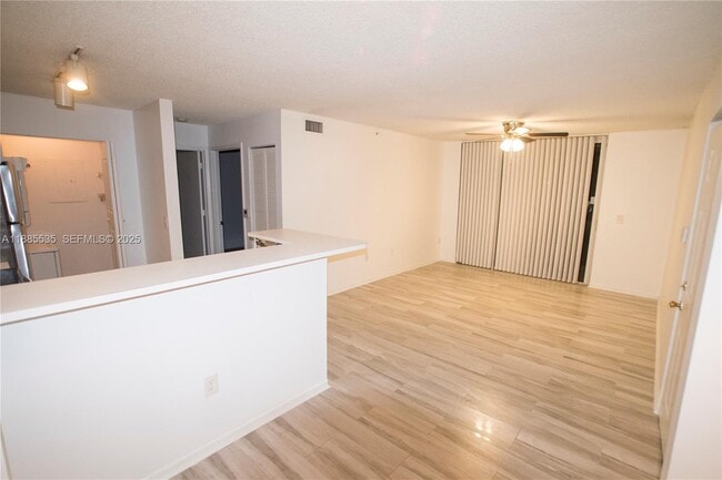 Foto del edificio - 12130 St.Andrews Pl