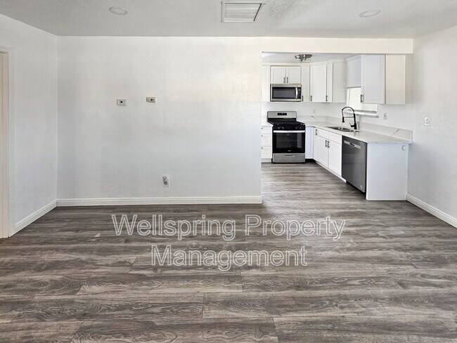 Foto del edificio - 327 W Haloid Ave