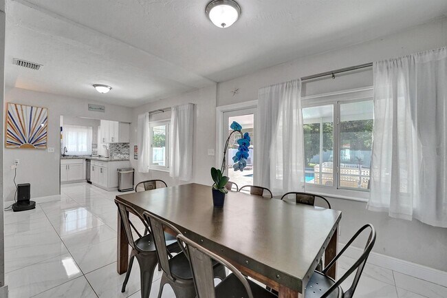 Foto del edificio - 822 NW 6th Ave
