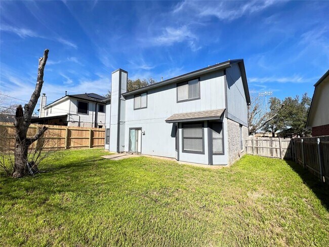 Building Photo - 809 Riverlawn Dr