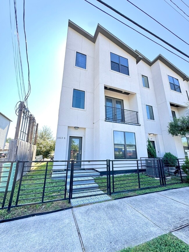 Building Photo - 1613 Milby St