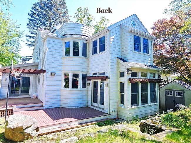 Foto del edificio - 15 Hawthorne Ave