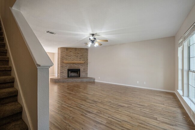 Foto del edificio - Stunning 4 Bedroom, 2.5 Bath Home in Block House Creek