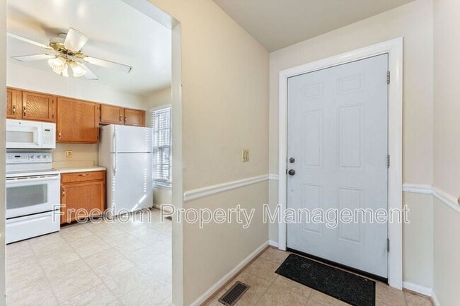 Building Photo - 726 Pine Tree Ct