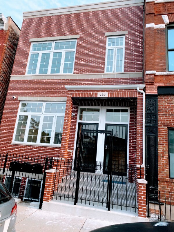 Primary Photo - 737 W 26th St