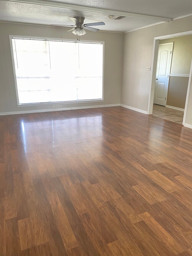 Building Photo - 117 Whispering Pines Loop