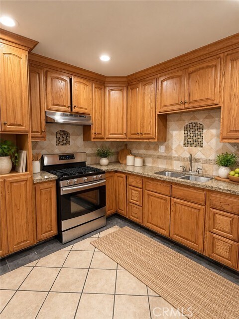 Foto del edificio - 7881 Claybeck Ave
