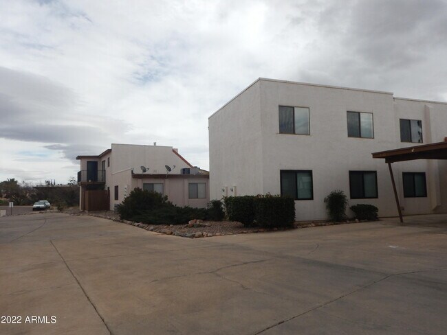 Building Photo - 4170 Plaza Oro Loma