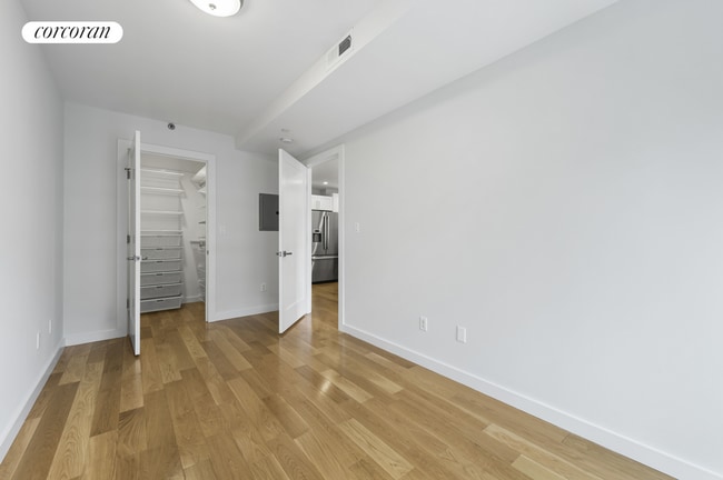 Building Photo - 21-17 31st Ave