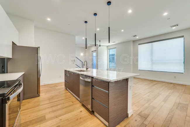 Foto del edificio - 2711 Kimsey Dr