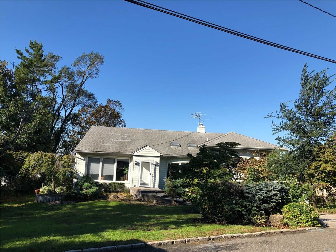 100 Grist Mill Ln, Great Neck, NY 11023 House Rental in Great Neck