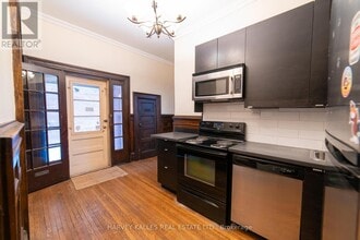 Building Photo - 678 Huron St