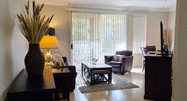 Foto del edificio - Short or long term available! Beautiful furnished 1 bedroom located in the heart of the strip!