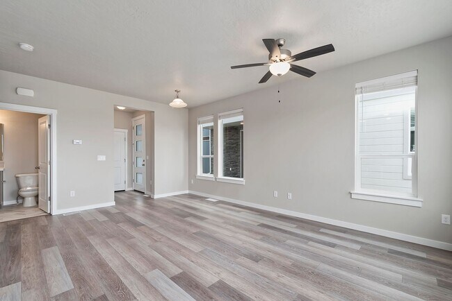 Building Photo - Charming & Modern Townhouse in Meridian!
