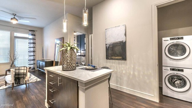 Building Photo - 1 br, 1 bath Apartment - 1510 West Loop S 320