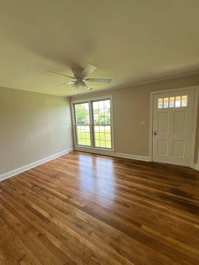 Foto del edificio - 2323 Sweetwood Rd