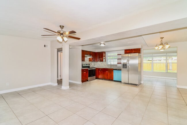 Foto del edificio - 2250 Norman Dr