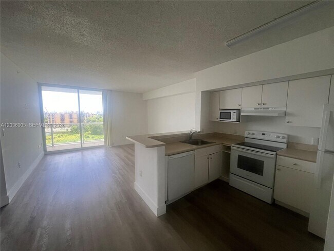 Foto del edificio - 5077 NW 7th St