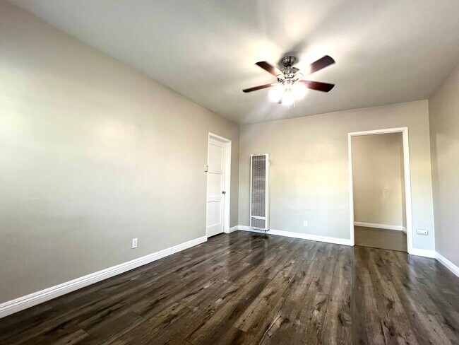 Building Photo - 17542 Ventura Blvd