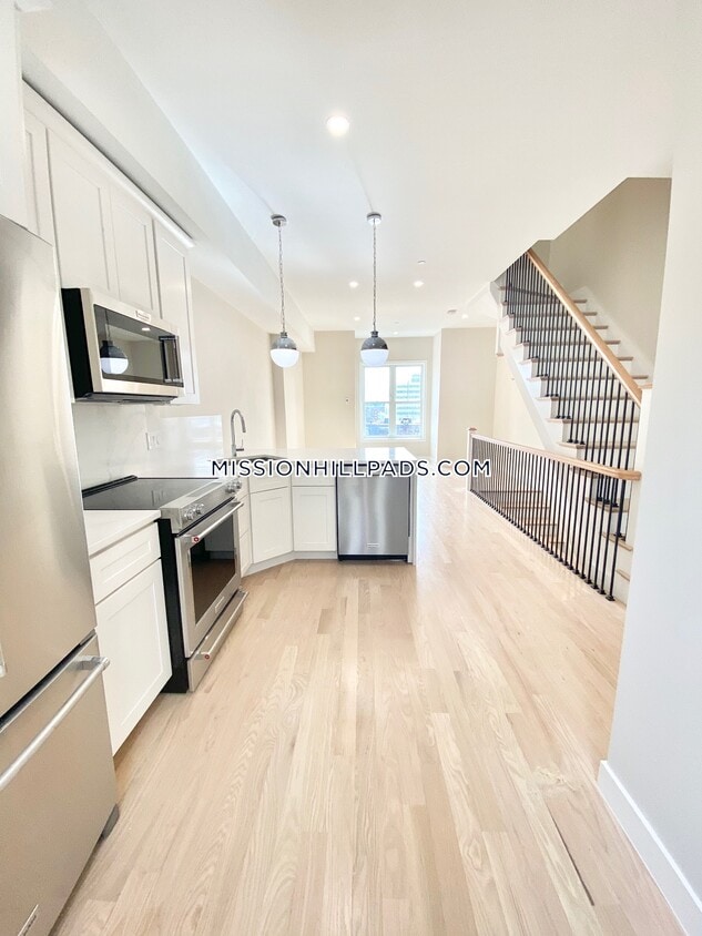 Primary Photo - 174 Fisher Ave