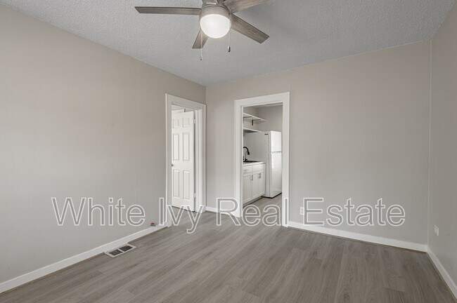 Building Photo - 811 Sam Houston Avenue
