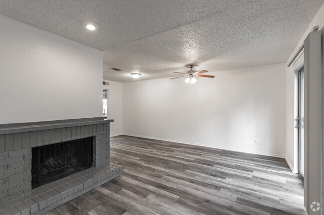 2BR, 2.5BA - 1,280SF - Living Room - Shorewood Park Townhomes