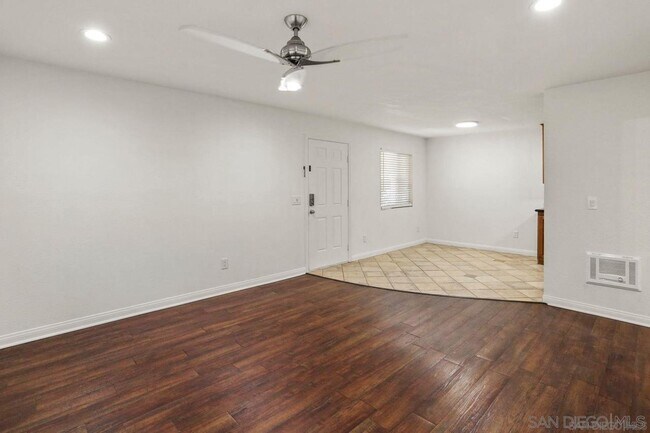 Foto del edificio - 9860 Dale Ave