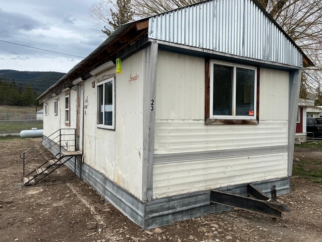 Building Photo - 1130 MT-135