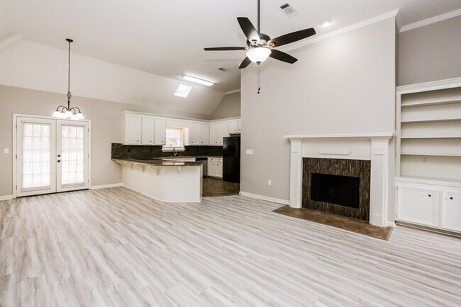 Building Photo - 206 Overland Ln