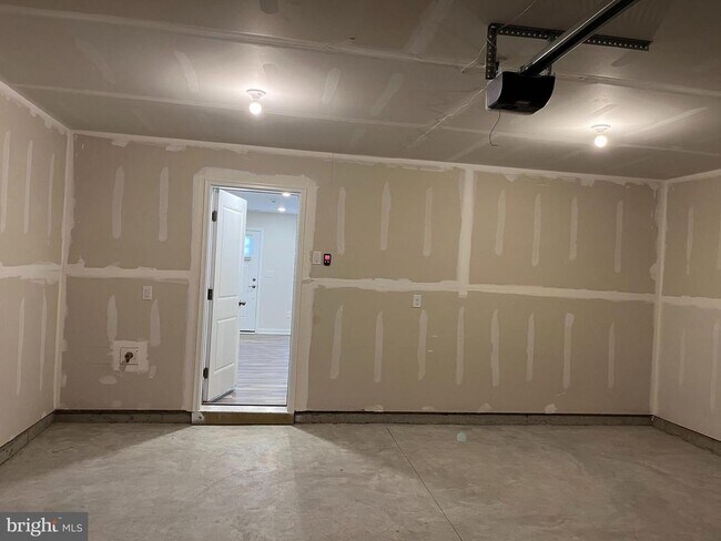 Foto del edificio - 40 Anderson Dr